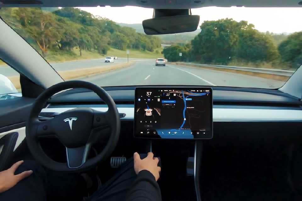 tesla_under_lawsuit_autopilot